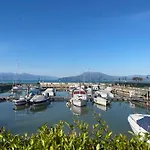 The Sunny Lake - With Pool Lejlighed